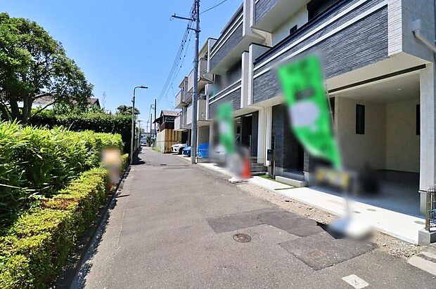 【前面道路含む現地写真】南道路につき陽当たり良好♪車通りも少ないので小さなお子様がいても安心です！