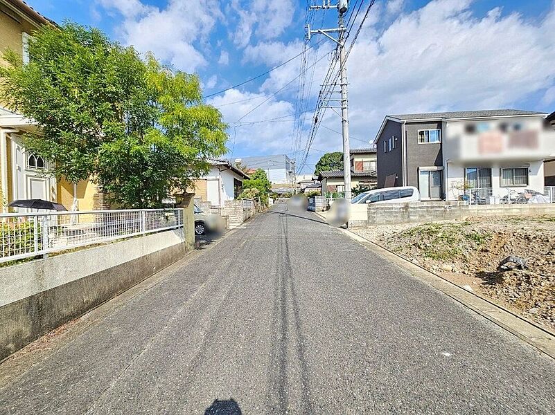 前面道路含む外観