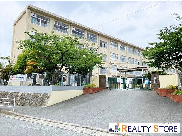福岡市立鶴田小学校(約650m)