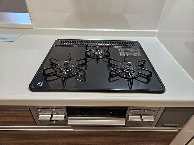 【その他設備】火力にこだわるお料理上手な方も大満足の3口コンロです♪