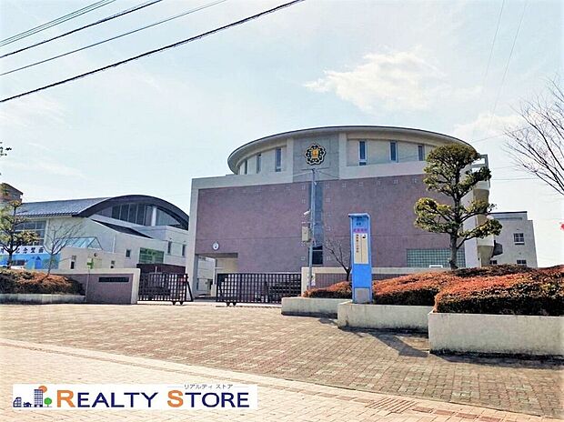 須恵町立須恵第三小学校（約900m）