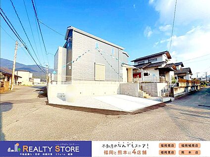 前面道路含む外観