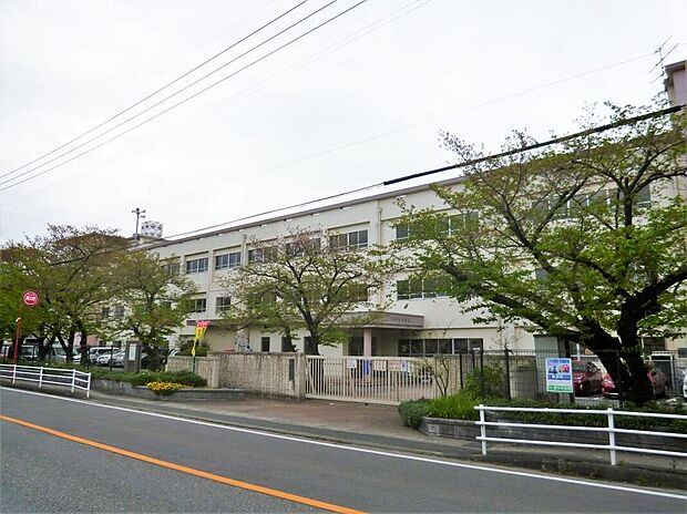 大野城市立大野北小学校（約550m）