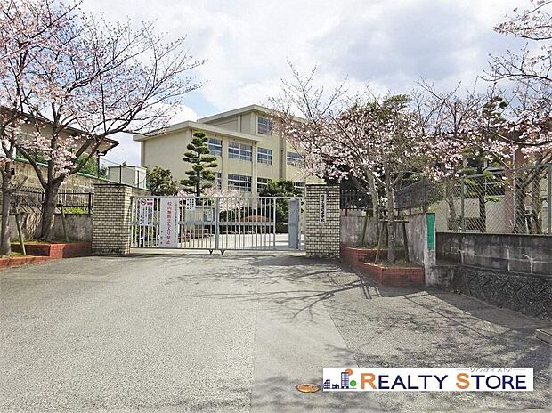 福岡市立老司中学校(約100m)
