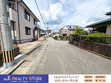 前面道路含む外観