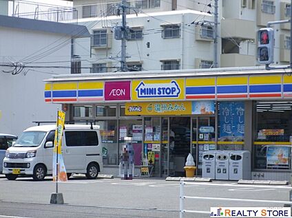 ミニストップ月隈店 350m