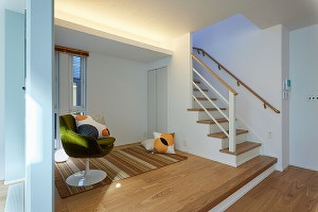 家事の合間にゆったりとおくつろぎいただけるアップフロア（2025年10月撮影）