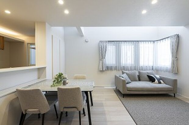 【No.1】高さ3.6ｍの吹抜けとコーナー開口がリビングをさらに明るく快適に（2025年12月撮影）