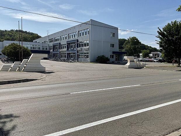 札内中学校まで徒歩3分(2025年7月撮影)