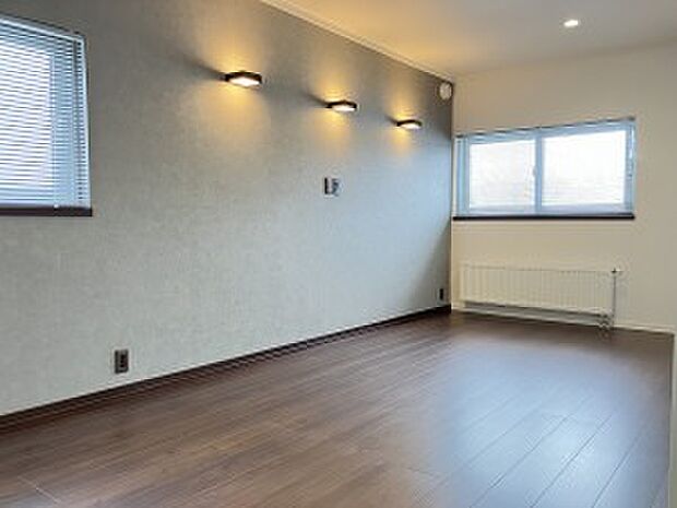 主寝室には間接照明を採用。柔らかい光でリラックスできる空間を演出（2023年2月撮影）