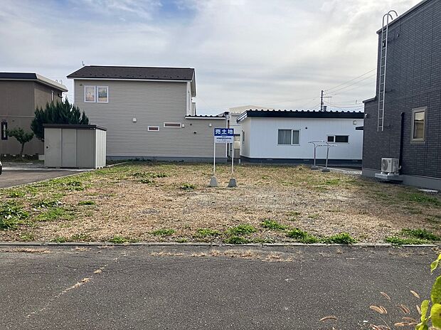 66.78坪の整形地。ゆとりの敷地でお好みの外構計画を！（2025年10月撮影）