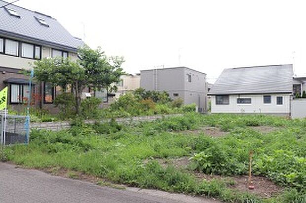 【区画1】右から撮影:バス停まで徒歩3分の嬉しい立地(2026年7月撮影)