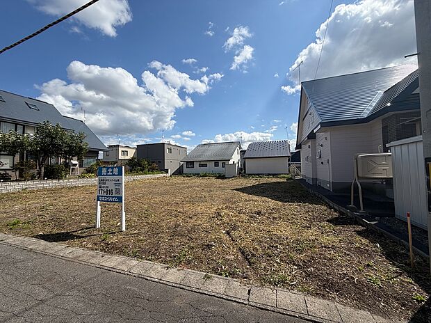 【区画2】右から撮影:イオン旭川春光店まで徒歩11分の嬉しい立地(2026年9月撮影)