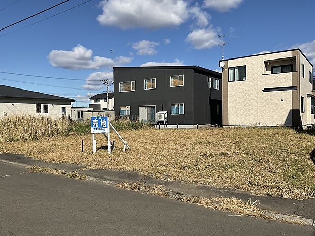 学校・商業施設まで徒歩圏内。生活がしやすいエリア（2025年10月撮影）