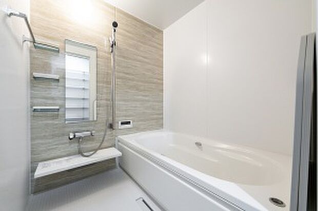 【バスルーム】足をのばしてゆっくりくつろげる1坪タイプのバスルーム（2025年5月撮影）