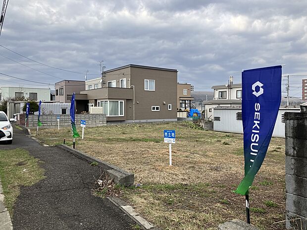 【【区画3】右から撮影】駐車スペースやお庭をプランニング可能◎(2026年4月撮影)