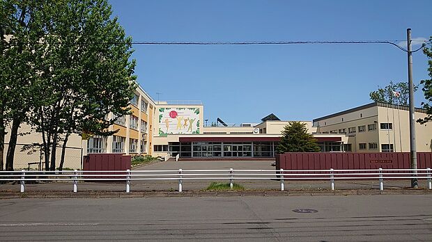 共栄小学校