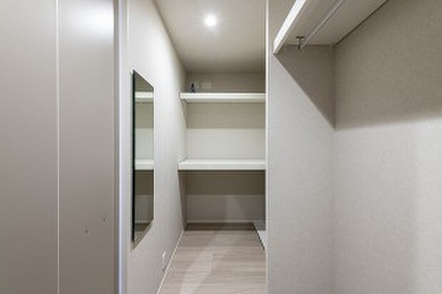 【WIC】3.4帖の大容量WICにはコーディネートをチェックできる大判鏡付き（2025年12月撮影）