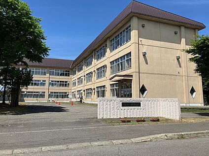 西陵中学校 徒歩27分