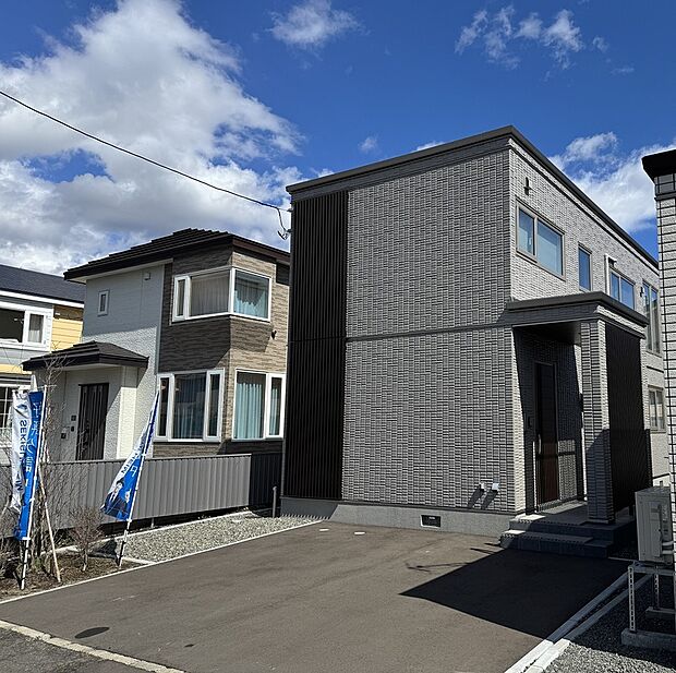 【外観】立水栓が備え付け！夏場は敷地内でプール遊びや洗車をすることができます♪（2025年4月撮影）