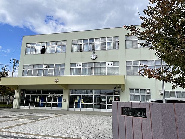 前田中学校（2022年11月撮影）