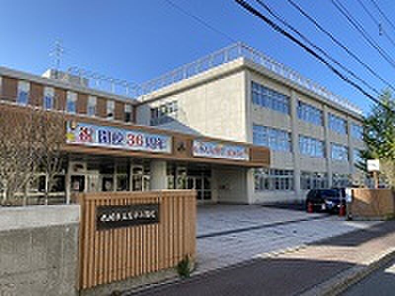 【学校】真栄小学校（2023年5月撮影）