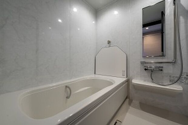 【【No.1-1】バスルーム】ホワイトカラーでコーディネートしたバスルーム（2025年3月撮影）