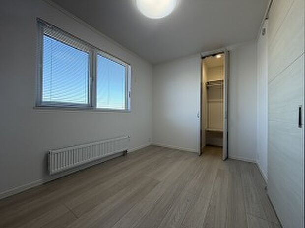 【洋室2】5.6帖の洋室2。お子様のお部屋にちょうどいい広さです（2026年1月撮影）