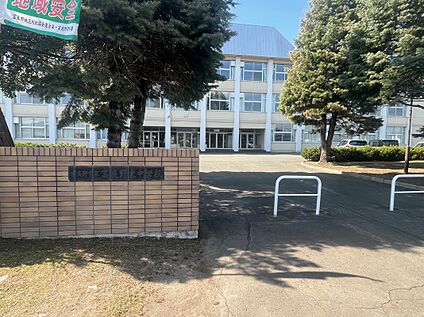 富良野東中学校 徒歩6分