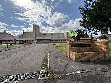 東小学校 徒歩8分