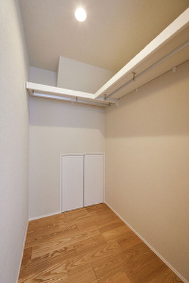 【WIC】大容量のWIC完備。2人分の衣類をまとめて収納いただけます（2025年9月撮影）