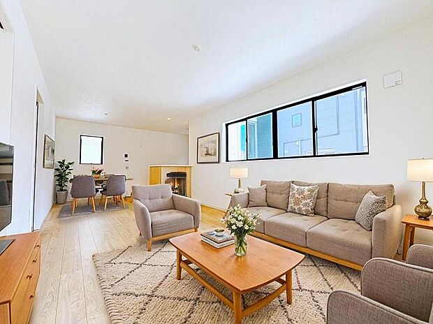 広々16.5帖のLDK!対面キッチンからはLDK全体を見渡せます♪日当たりもよく、広々としたリビング。ゆったりとした家族のお時間を。