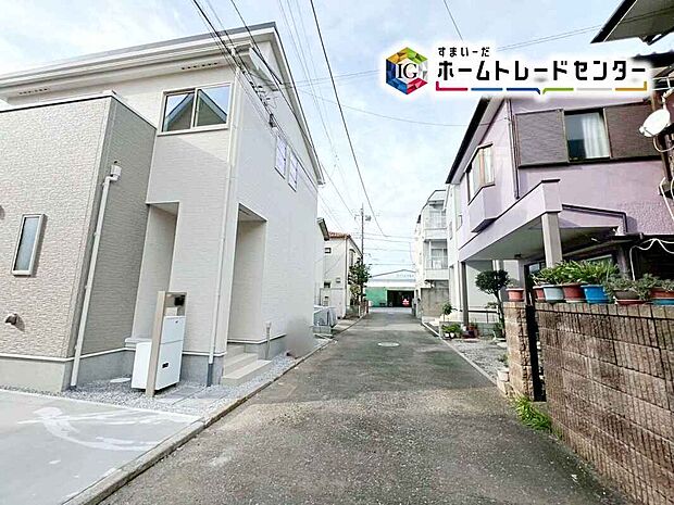 ☆前面道路の様子☆
カースペースございます。
平日・お仕事帰りなど、いつでもご案内いたします！お気軽にお問い合わせ下さい。