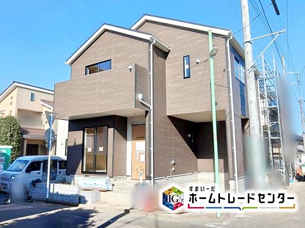 ☆外観の様子☆
空が広く大きく感じる安らぎ溢れる住環境です。毎日、早く帰りたくなるお住まいになりそうです。