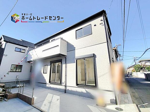 ☆外観の様子☆
周辺には緑豊かな場所が多く、穏やかな時が流れる落ち着いた住環境の低層住宅地。
ゆとりの広さを誇る魅力あふれる邸宅です。
省エネ性能ラベル取得！