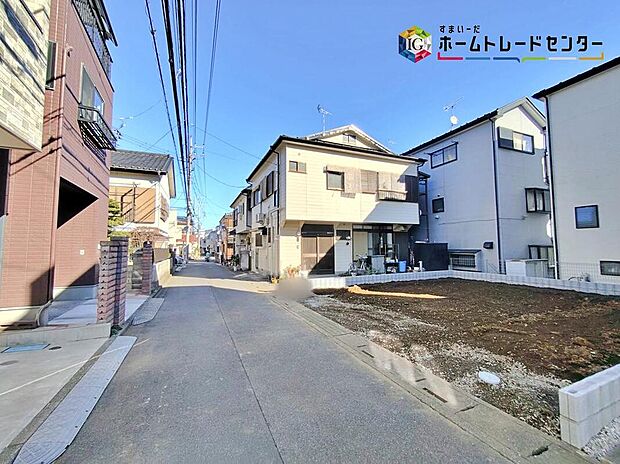 ☆前面道路の様子☆
ビルトイン車庫ございます。
当日のご見学予約も承ります。同じものは２つとない「夢のマイホーム」との出会いが待っているかもしれません。