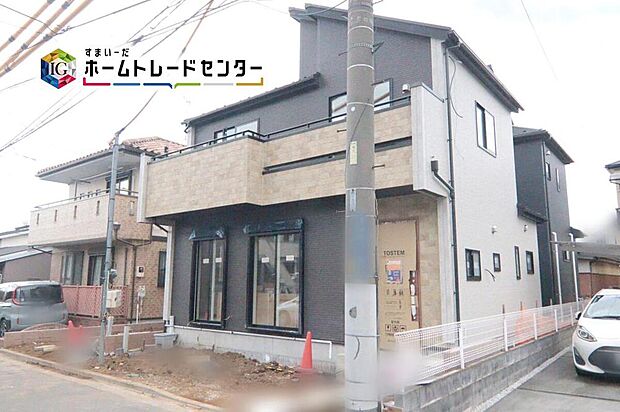 ☆外観の様子☆
長期優良住宅＋住宅性能表示【建設】【設計】W取得の永住邸誕生しました。
対面キッチン、折上げ天井＆ポップアップ天井を配したおしゃれなＬＤＫ、浴室暖房乾燥機など設備充実♪