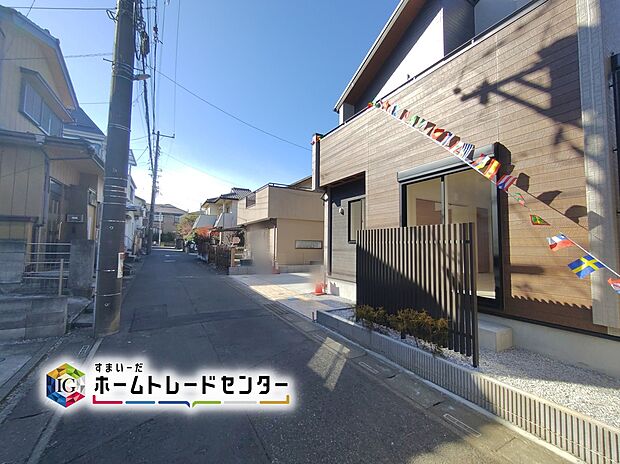 ☆前面道路の様子☆
カースペース並列２台可能です。
平日・お仕事帰りなど、いつでもご案内いたします！お気軽にお問い合わせ下さい。