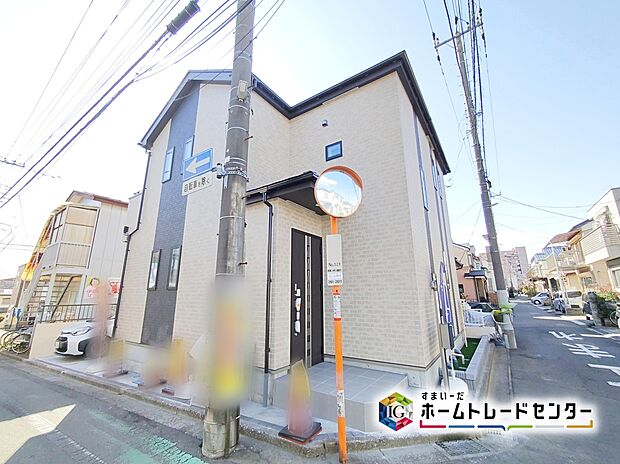 ☆外観の様子☆
東６ｍ×北４ｍ公道に面する角地に限定１棟、新登場！
公園や小中学校が近く、緑豊かで穏やかな住環境です。
省エネ性能ラベル取得！