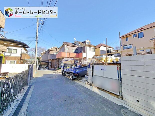 ☆前面道路の様子☆
カースペースございます。
お客様に合った資金計画書の作成や近隣の完成物件のご紹介も可能です♪