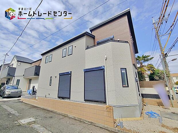 ☆外観の様子☆
長期優良住宅＋住宅性能表示【建設】【設計】W取得の永住邸誕生しました。
食洗機付対面キッチン、折上げ天井＆ポップアップ天井を配したおしゃれなＬＤＫ、浴室暖房乾燥機など設備充実♪