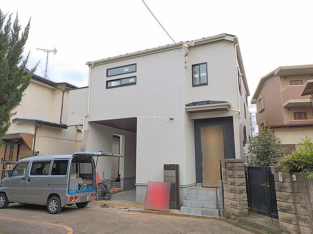 ☆外観の様子☆
長期優良住宅＋住宅性能表示【建設】【設計】W取得の永住邸誕生しました。
食洗機付対面キッチン、吹抜け、ポップアップ天井を配したおしゃれなＬＤＫ、浴室暖房乾燥機など設備充実！