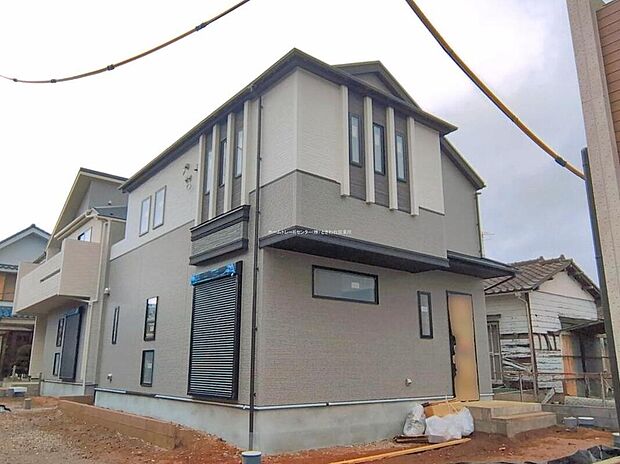 ☆外観の様子☆
洗練されたデザインのお洒落なお住まいです。ゆとりの広さを誇る魅力あふれる邸宅です。