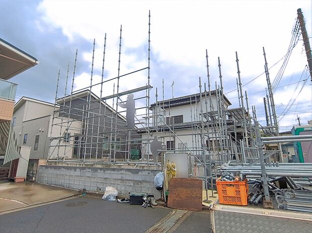 ☆現地の様子☆
壁掛けタイプの熱交換気システム「IAQ-V」採用♪
住宅性能評価書取得住宅、耐震に優れた工法を採用、一生住む家だから構造にも環境にもこだわりを。