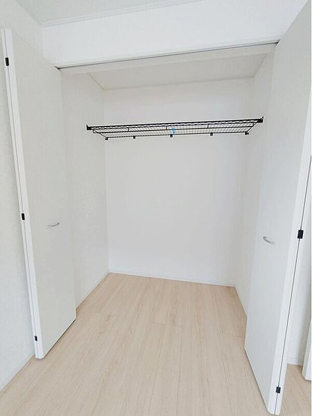 ☆Closet☆
収納も多く住みやすい邸宅です♪ご家族での生活に寄り添う設計となっております。