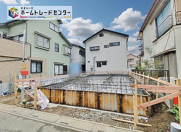 ☆現地の様子☆
周辺に高い建物が無く、空が広く大きく感じられるエリア。
地震に強い家。住宅性能表示「建設」「設計」Ｗ取得。