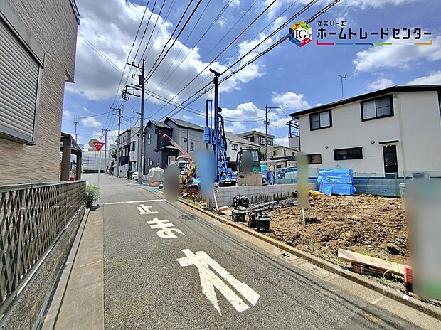 ☆前面道路の様子☆
カースペースございます。
平日・お仕事帰りなど、いつでもご案内いたします!お気軽にお問い合わせ下さい。