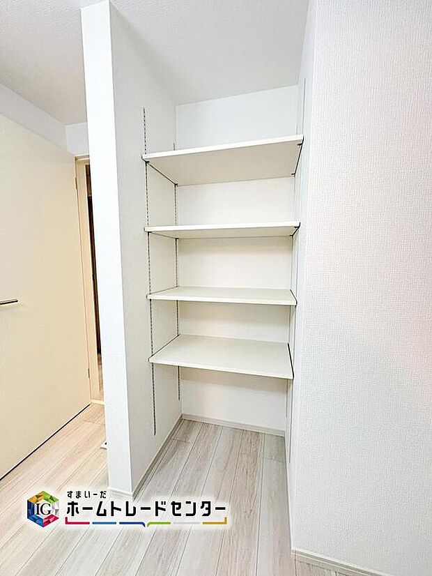 ☆Linen Storage☆
ちょっとした収納スペースは思いのほか頼りになる存在!バスタオルや洗剤を入れたり、使い方はアイデア次第♪