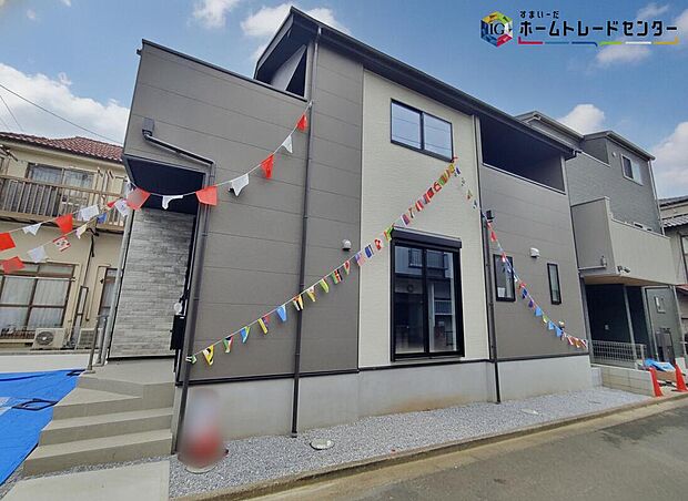 ☆現地外観☆
一戸建ての大きなメリットは、「自分の土地」を自由に使えること。好きなペットが飼えるほか、ガーデニングやＤＩＹ、車やバイクの手入れなど様々な趣味を楽しめます♪
