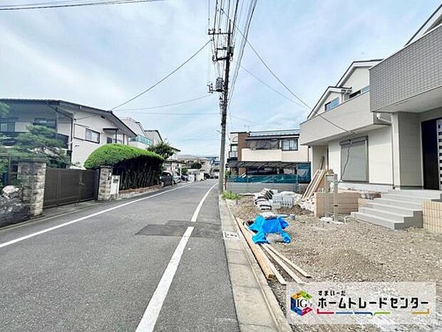 ☆前面道路の様子☆
カースペースございます。
平日・お仕事帰りなど、いつでもご案内いたします！お気軽にお問い合わせ下さい。